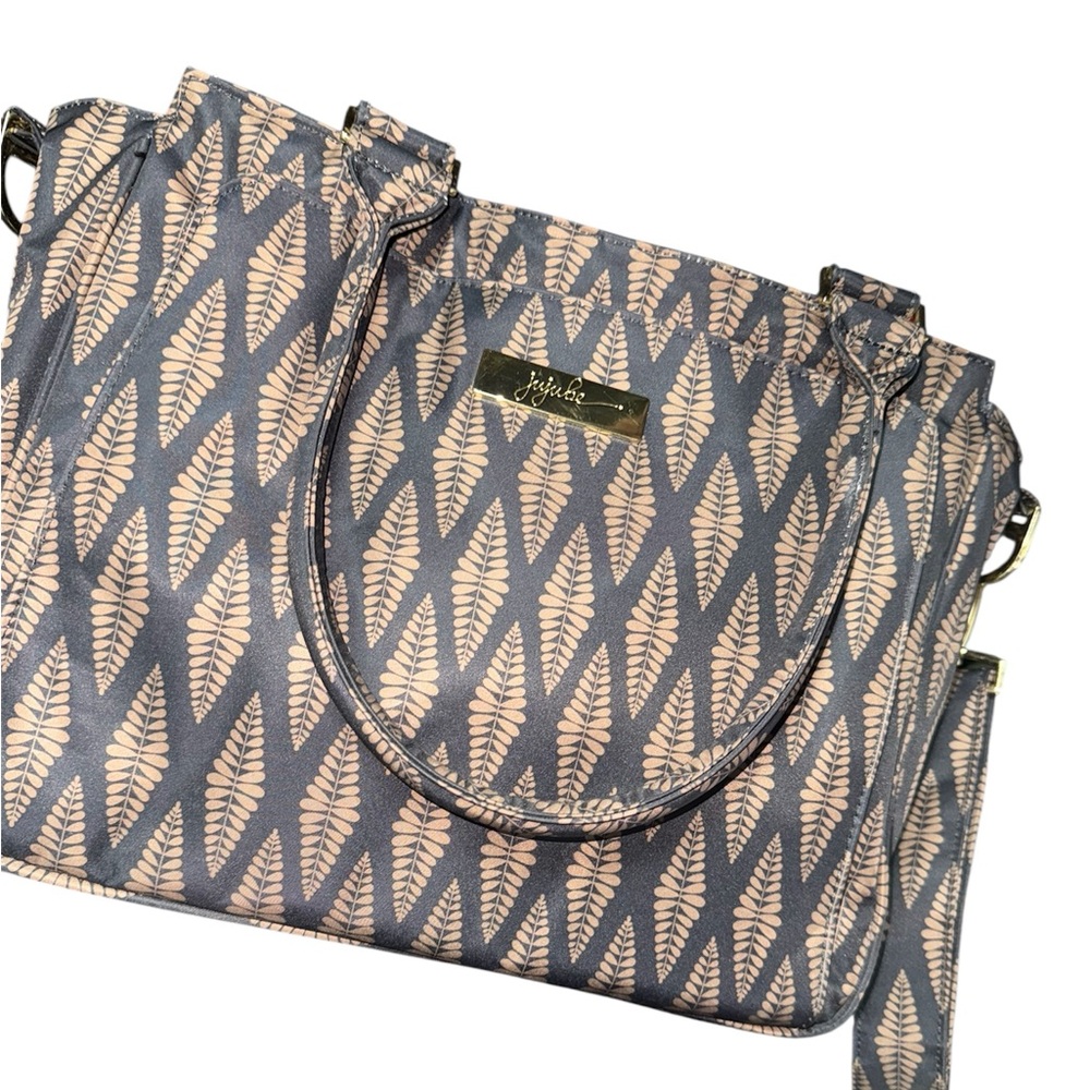 Ju-Ju-Be Leaf Patterned Baby Bag in Gray and Cream